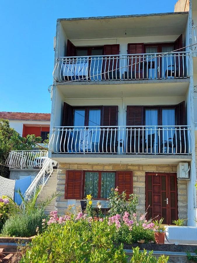 Apartmani I & J Seric Seget Vranjica Dış mekan fotoğraf