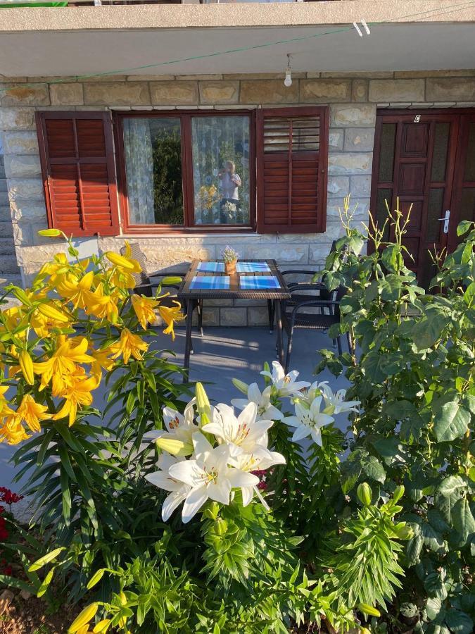 Apartmani I & J Seric Seget Vranjica Dış mekan fotoğraf
