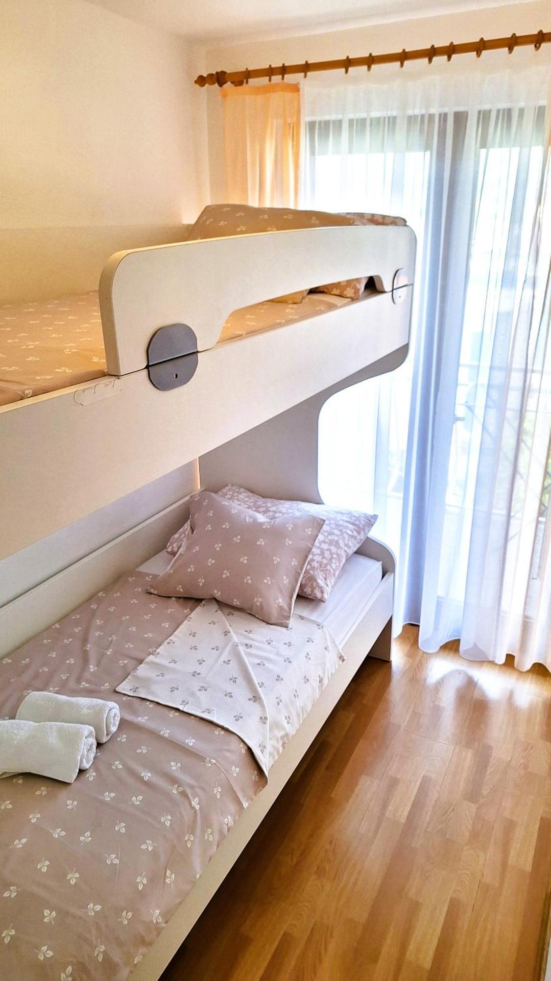 Apartmani I & J Seric Seget Vranjica Dış mekan fotoğraf