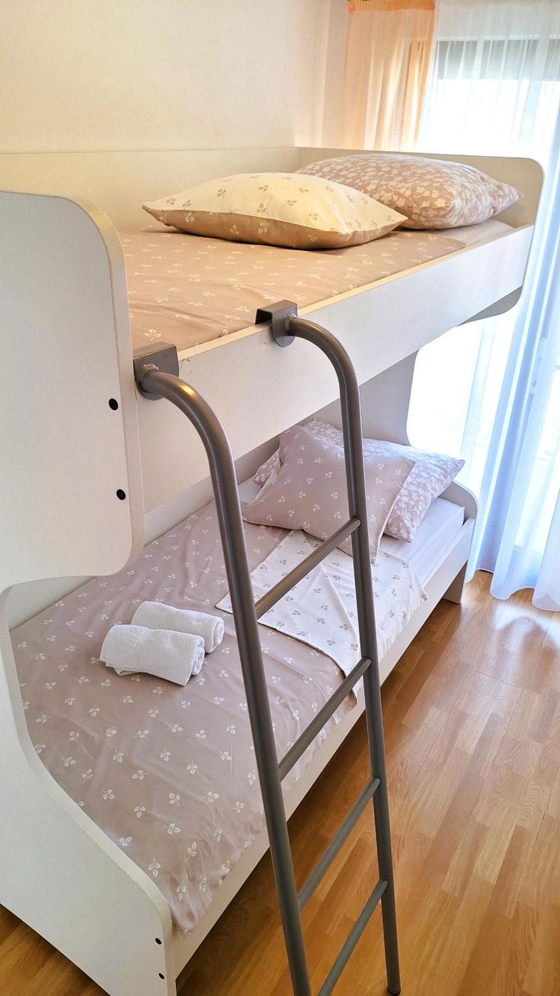 Apartmani I & J Seric Seget Vranjica Dış mekan fotoğraf