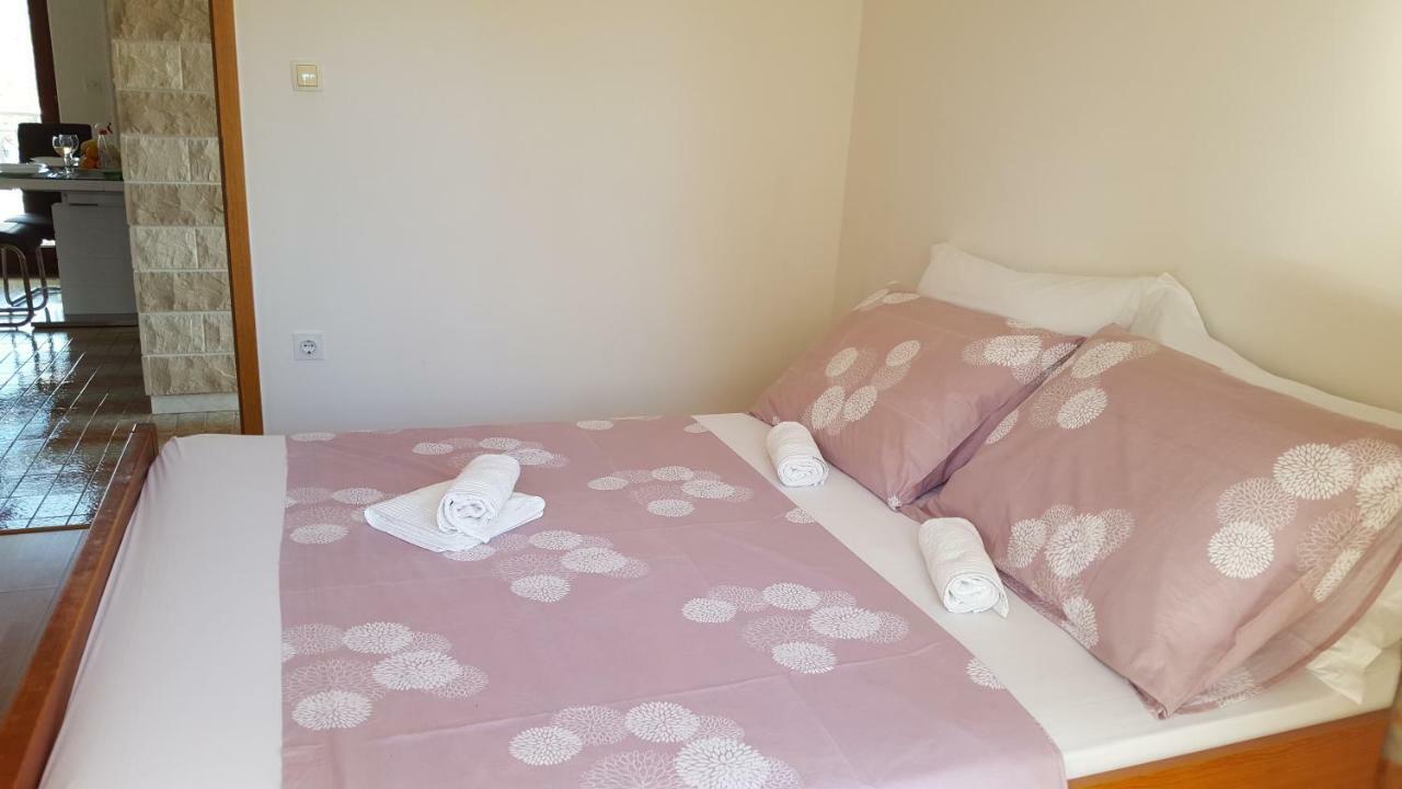 Apartmani I & J Seric Seget Vranjica Dış mekan fotoğraf