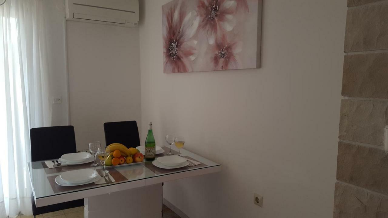 Apartmani I & J Seric Seget Vranjica Dış mekan fotoğraf
